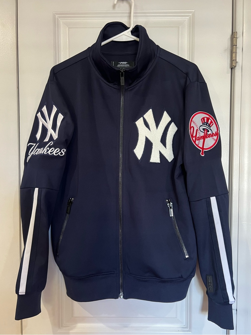 MLB PRO STANDARD NY YANKEES CLASSIC TRACK JACKET IN NAVY- men’s size small